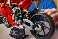 Ducati Panigale V4 S motorsykkel (42202)