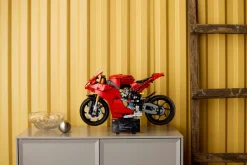 Ducati Panigale V4 S motorsykkel (42202)