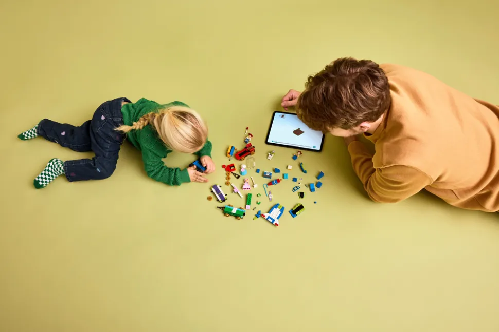 Festtog og fjernstyrt bil fra Toy Story (43264)