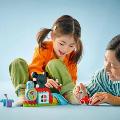 Mikkes Klubbhus og bil (10454)