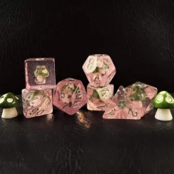 Novelty Mushroom Poly Pink, Green /Silver (7) Terningsett